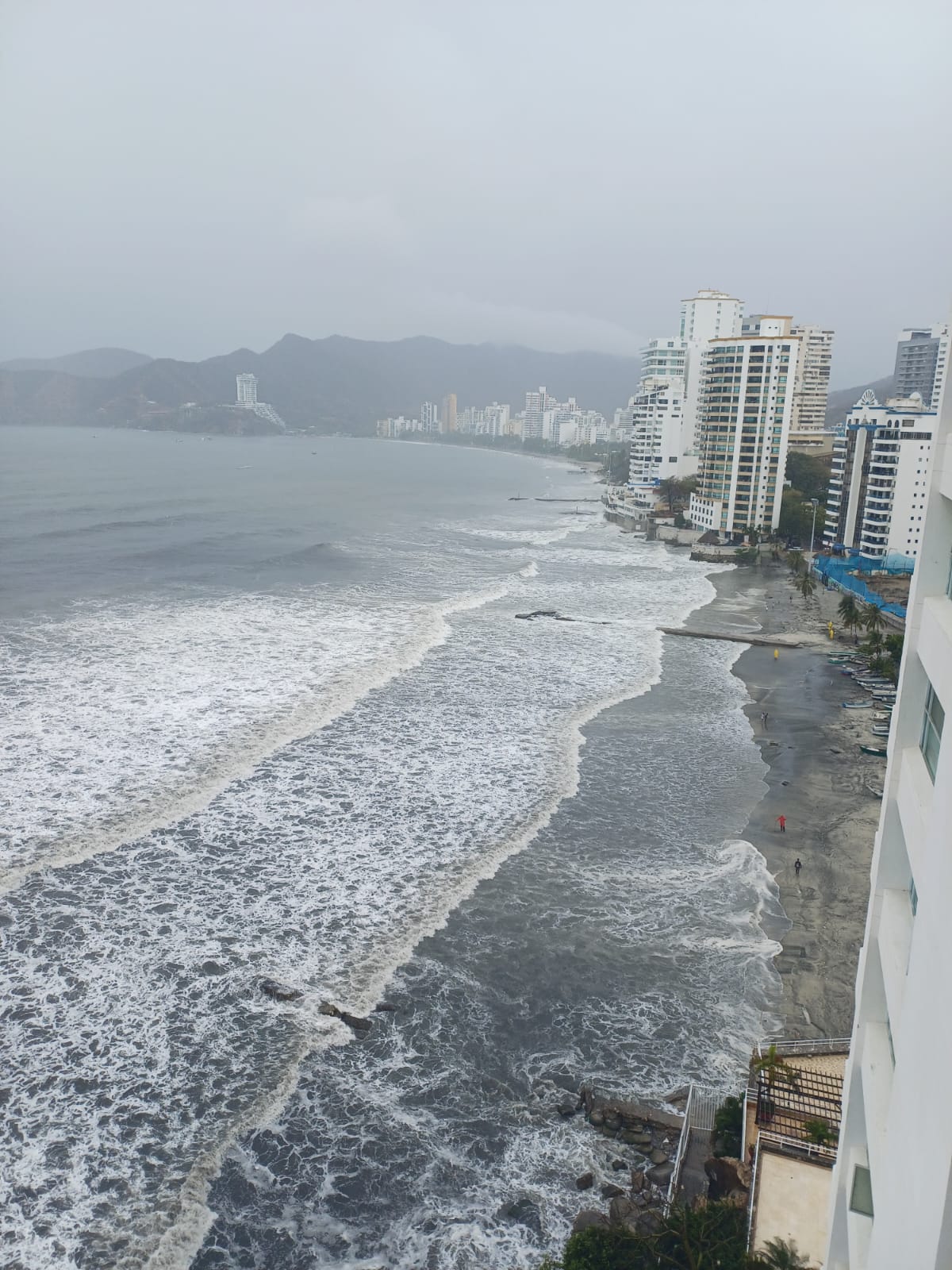 lluvias intensas y prolongadas, causadas por la llegada del frente frío proveniente de Norteamérica.