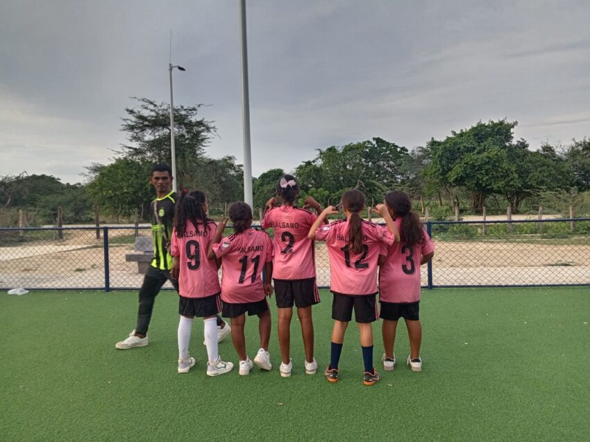 La Escuela de Formación Deportiva Santa Cruz. Una iniciativa que busca fortalecer las capacidades físicas, técnicas y cognitivas de los niños, niñas y jóvenes , al mismo tiempo que fomenta valores como el respeto, la disciplina, el trabajo en equipo y el amor por su comunidad
